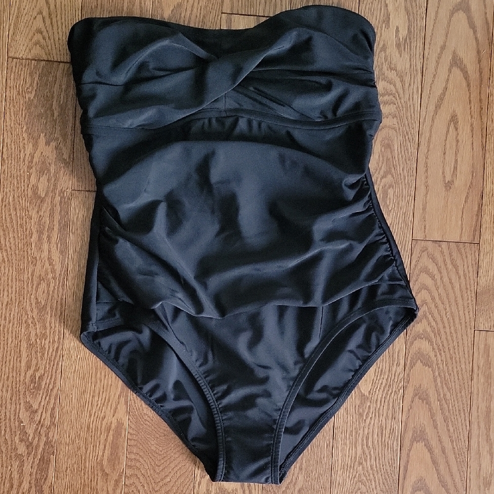 Kona Sol NWT Twist Front One Piece Bathingsuit